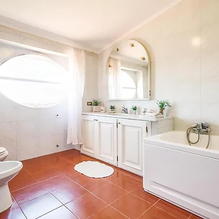 Vakantiehuis Stunning In Roma With Jacuzzi La Storta