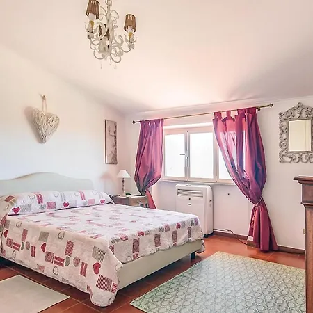 Vakantiehuis Stunning In Roma With Jacuzzi