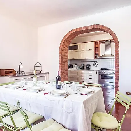 Holiday home Stunning In Roma With Jacuzzi *