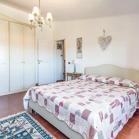 Stunning In Roma With Jacuzzi Vakantiehuis